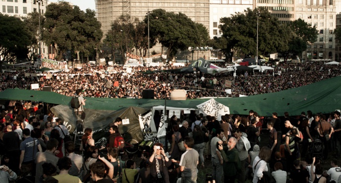 “SE NÃO NOS DEIXAM SONHAR, NÃO OS DEIXAREMOS DORMIR”