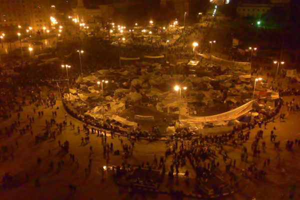 A PRAÇA TAHRIR E O ANALFABETO POLÍTICO