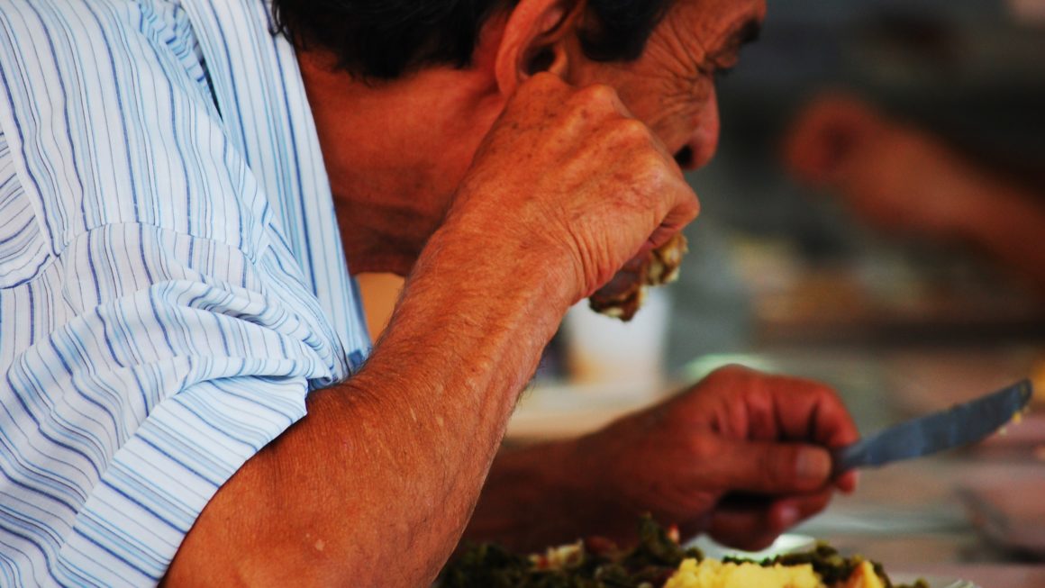 PARA AMPLIAR O ACESSO À ALIMENTAÇÃO