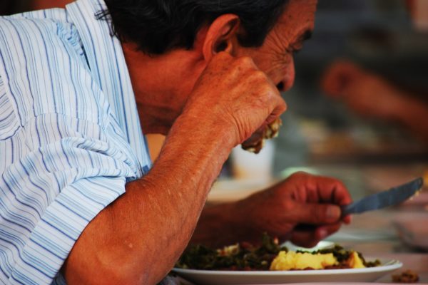 PARA AMPLIAR O ACESSO À ALIMENTAÇÃO