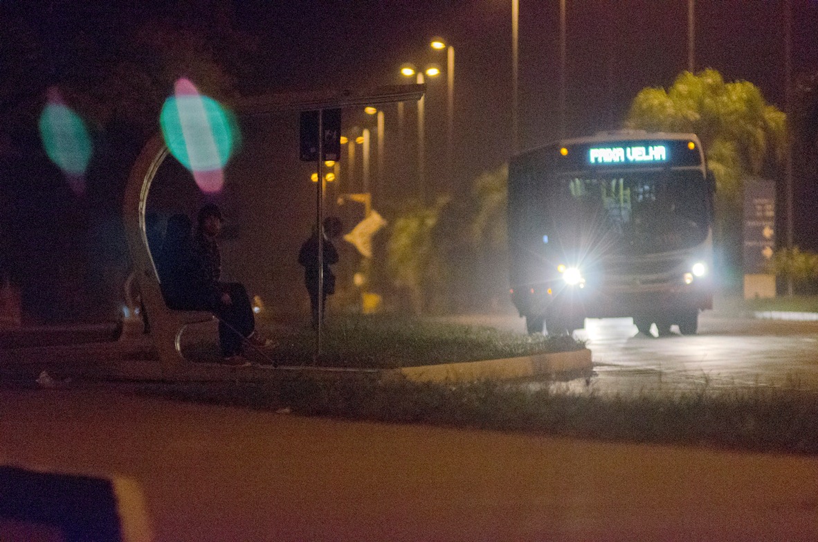 Folhas do vento norte. (I) Ônibus noturno